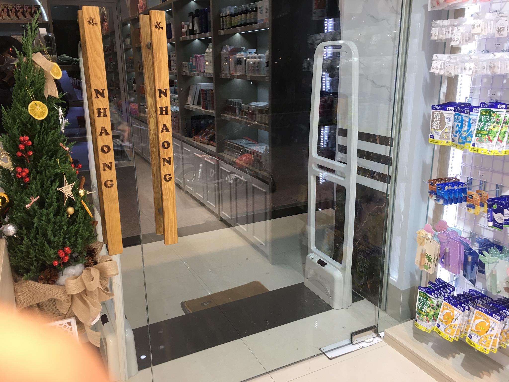 Cổng từ an ninh chống trộm chuyên dụng cho shop mỹ phẩm tại TP Hồ Chí Minh Cổng từ an ninh chống trộm chuyên dụng cho shop mỹ phẩm tại TP Hồ Chí Minh