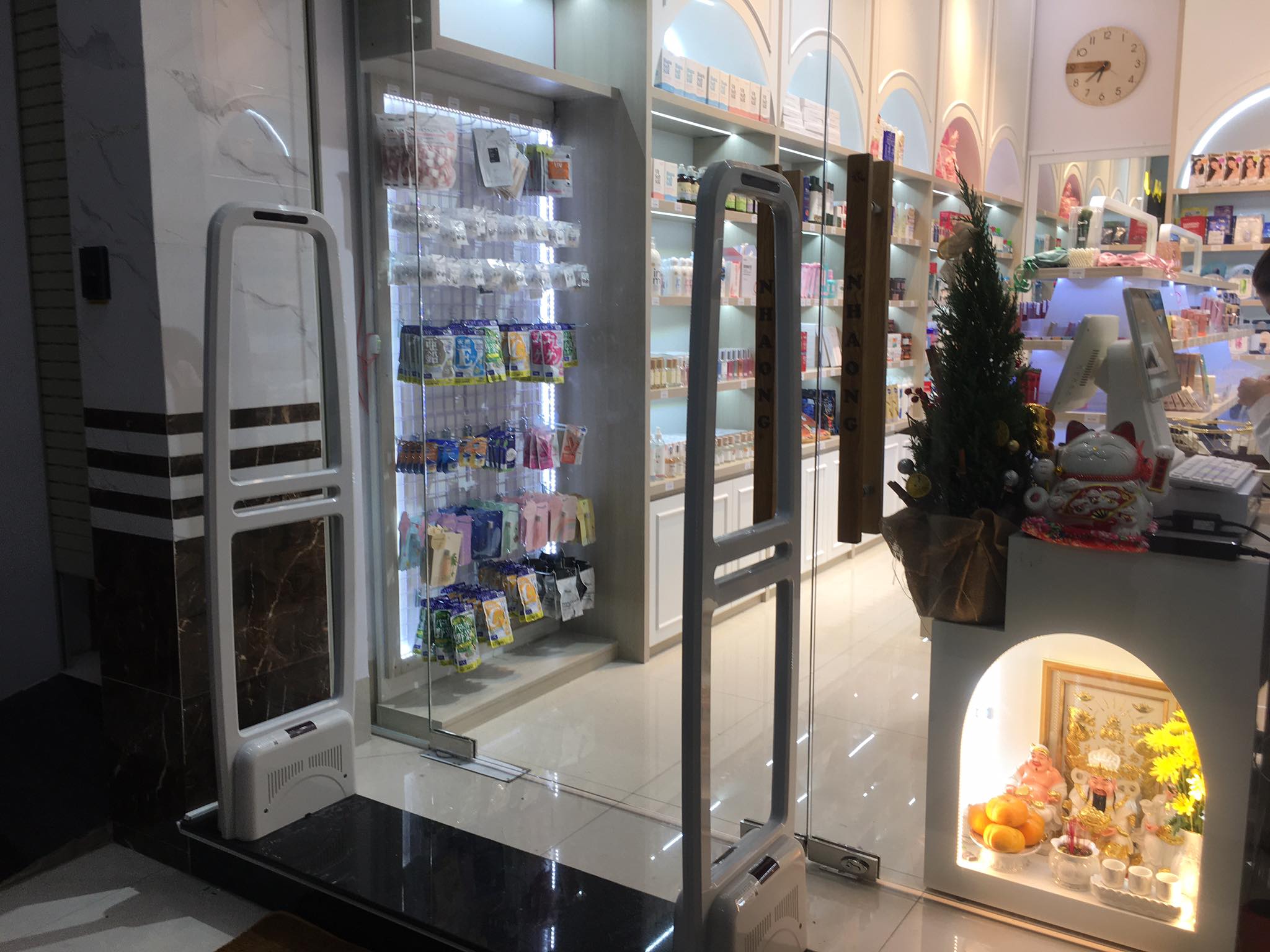 Cổng từ an ninh chống trộm chuyên dụng cho shop mỹ phẩm tại TP Hồ Chí Minh Cổng từ an ninh chống trộm chuyên dụng cho shop mỹ phẩm tại TP Hồ Chí Minh